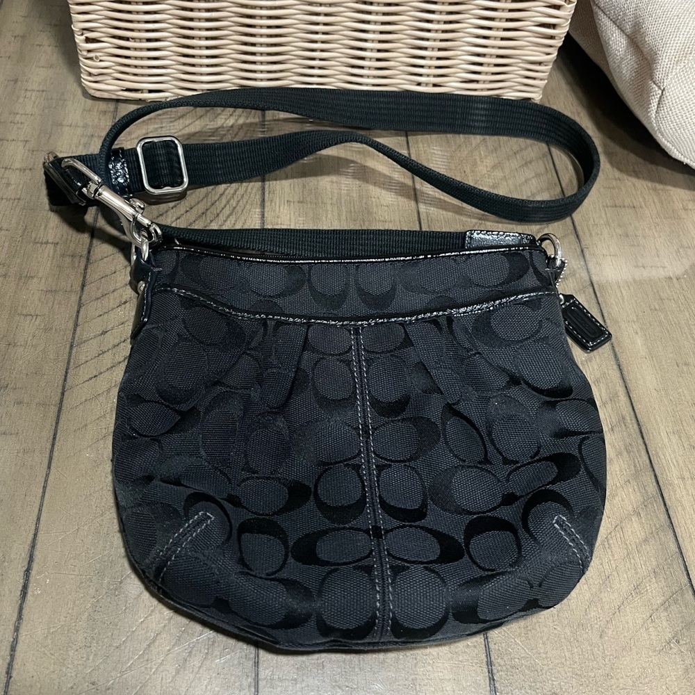 Coach Vintage Black Signature Crossbody Bag - Picture 4 of 4